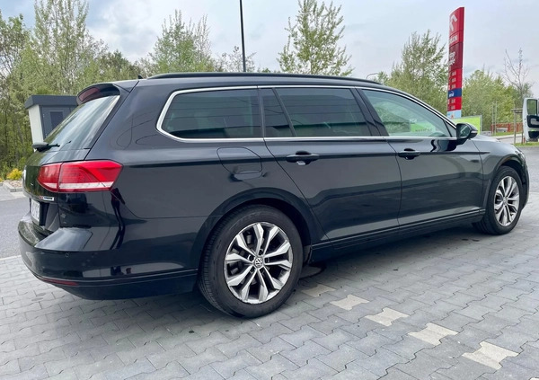 Volkswagen Passat cena 63900 przebieg: 111847, rok produkcji 2016 z Poznań małe 407